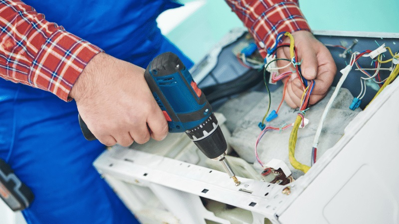 Sarıgöl Electrolux Electrolux çamaşır makinesi kart tamiri – Su almama arızası orijinal parça ile giderildi. - Teknik servis örneği